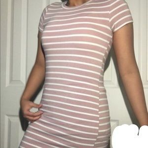 I’m selling this cute sundress